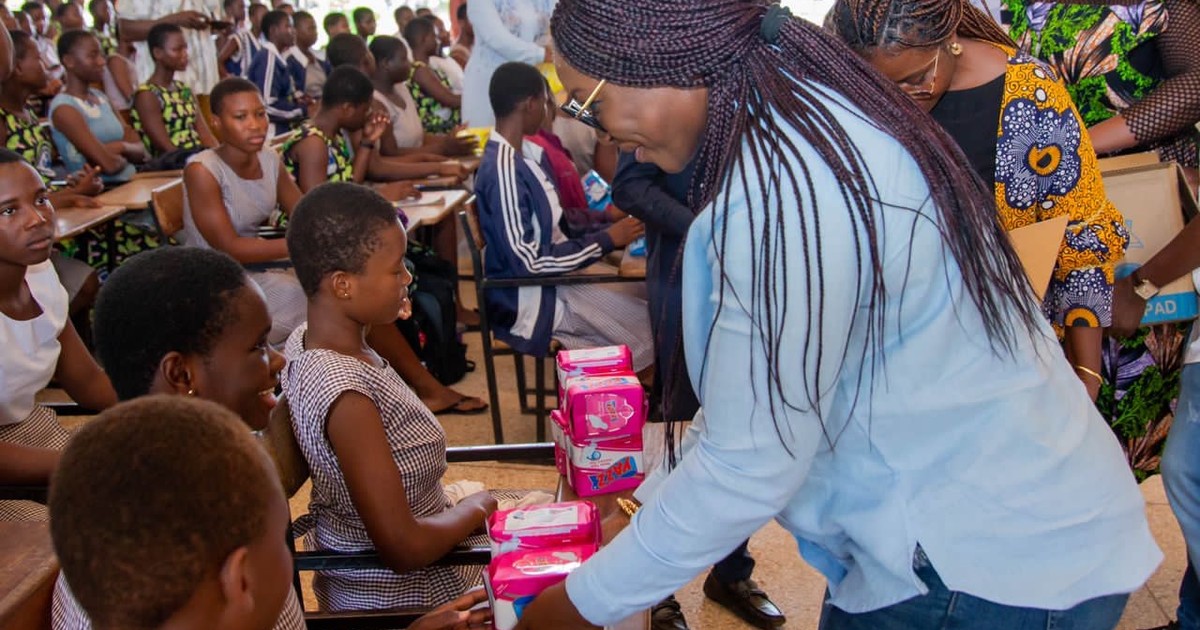 Tamale Girls SHS receives sanitary products from Joyce Mogtari, special aide to EX-Prez Mahama - Vimarsana News