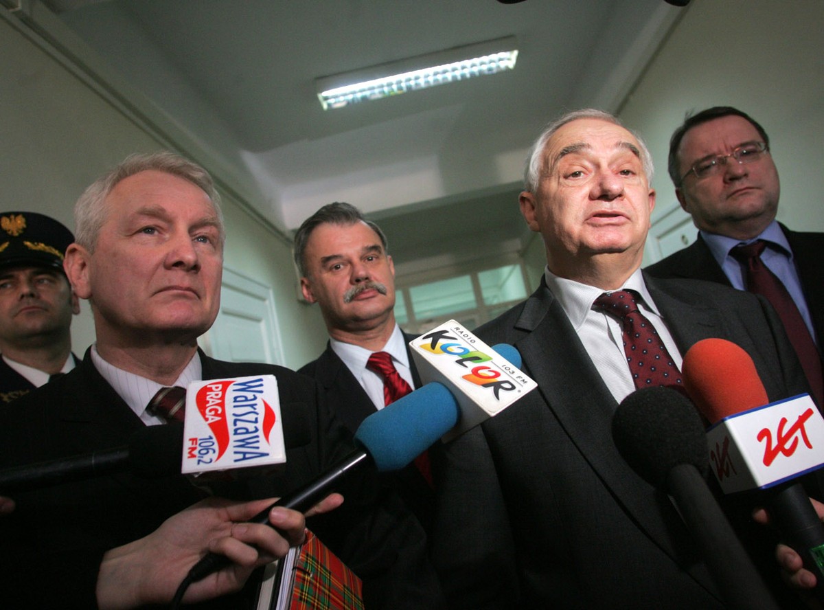 Posłowie ze speckomisji Zniesienie meldunku niemożliwe