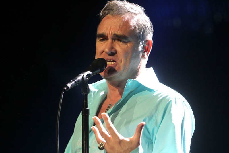 Morrissey'a w kwestii fochów można nazwać recydywistą. W 2008 roku przerwał swój koncert na festiwalu Coachella, bo poczuł zapach grillowanego mięsa. Rok później w Hamburgu wyrzucił z sali fana, który krzyczał "spier...". Muzyk znalazł w tłumie pod sceną osobę, która go obraziła, po czym poprosił ją o wyjście z klubu. Inny koncert z tego roku w Liverpoolu przerwał po tym, jak został trafiony w głowę plastikowym kubkiem z piwem. Moz jest jednak w pewnym stopniu sam winny takim zachowaniom. Podczas wspomnianego koncertu w Hamburgu bawił się w wymyślanie nazw mieszkańców tego miasta. Niektórzy z nich poczuli się obrażeni określeniem… "Hamburger". Morrissey prowokował też na Glastonbury. W połowie koncertu powiedział do widzów: – Postaram się śpiewać najszybciej, jak umiem, wiem, że czekacie na występ U2. Na szczęście zazwyczaj podczas jego koncertów króluje znakomita muzyka, a nie utarczki z widzami. Szkoda tylko, że tak nie stało się w Warszawie