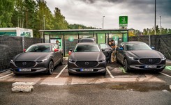Mazda stworzyła pierwszy samochód elektryczny. 'Jeśli byśmy wprowadzili konkurenta BMW i3 to od razu byśmy przegrali'