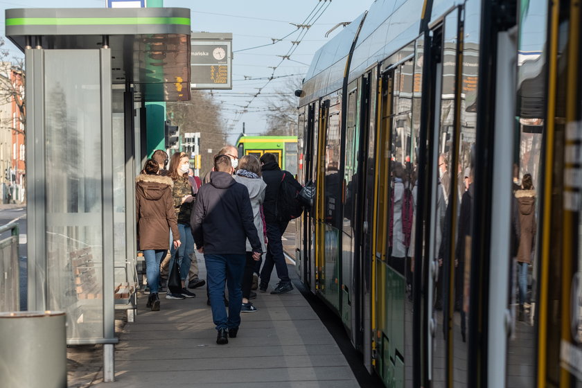 Tramwaje kursują rzadziej.