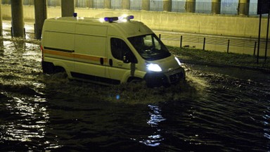 Białystok po ulewie: sytuacja opanowana, drogi przejezdne