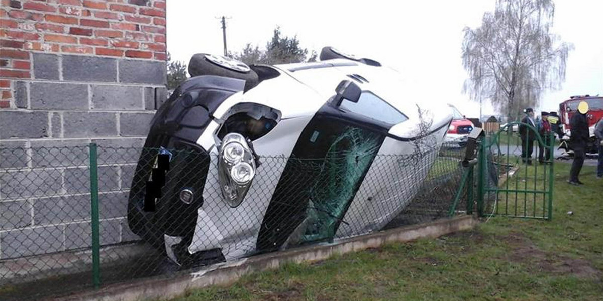 Bus wylądował na domu. To cud, że nikomu się nic nie stało