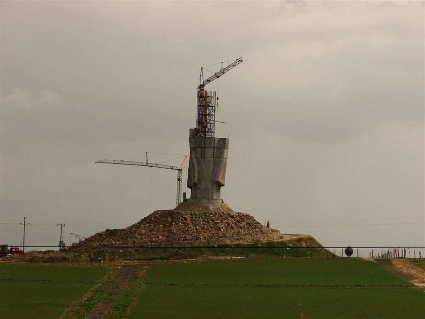 Wielka rzeźba Jezusa powstaje w Świebodzinie