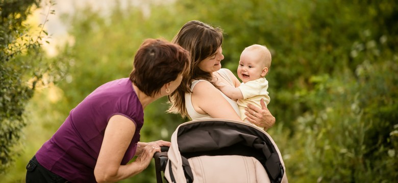 Czym różni się babcia od strony ojca od babci od stron matki? Nauka ma zaskakującą odpowiedź