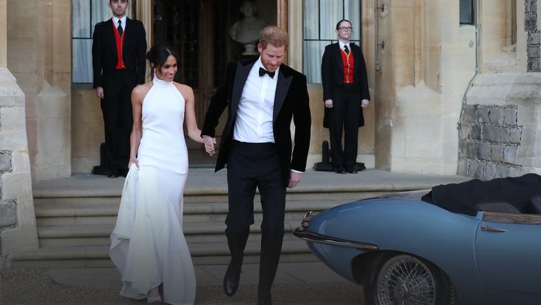 Książę Harry i Meghan Markle w drodze na przyjęcie weselne