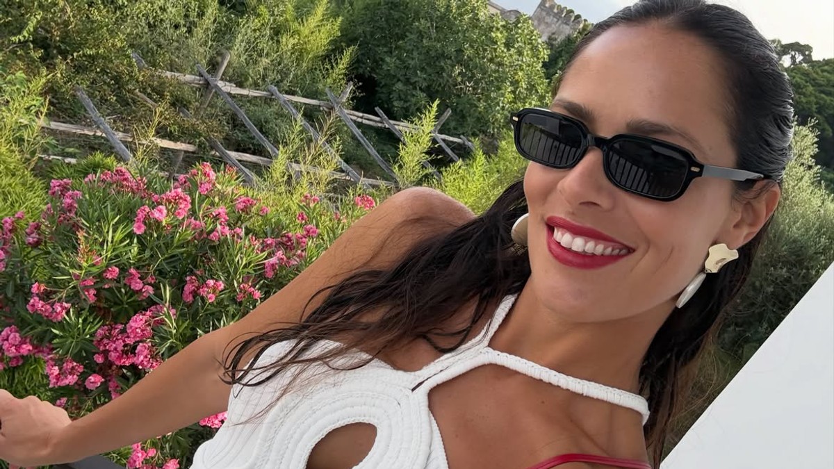 Ana Ivanović uživa na mondenskom italijanskom ostrvu i oduševljava senzacionalnim stajlinzima