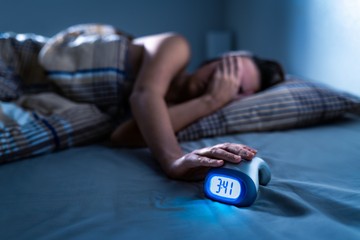 Az alvászavar kapcsán legtöbben elsősorban az álmatlanságra, azaz inszomniára gondolnak. Az alvászavarok kérdése azonban ennél jóval összetettebb. Az Alvászavarok Nemzetközi Osztályozása (International Classification of Sleep Disorders) szerint is több tünetről és a tünet hátterében meghúzódó betegségről van szó. Olyan állapotokat jelent, amelyek megnehezítik az alvást, vagy pedig megzavarják azt. Az alvászavar lehet átmeneti, de krónikus is.
