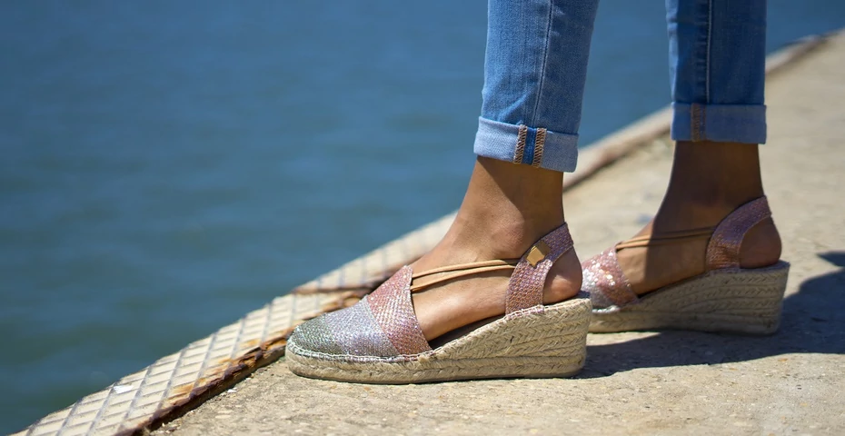 Espadryle, slip on-y, klapki marek premium. Te modele kupisz teraz z dużym rabatem