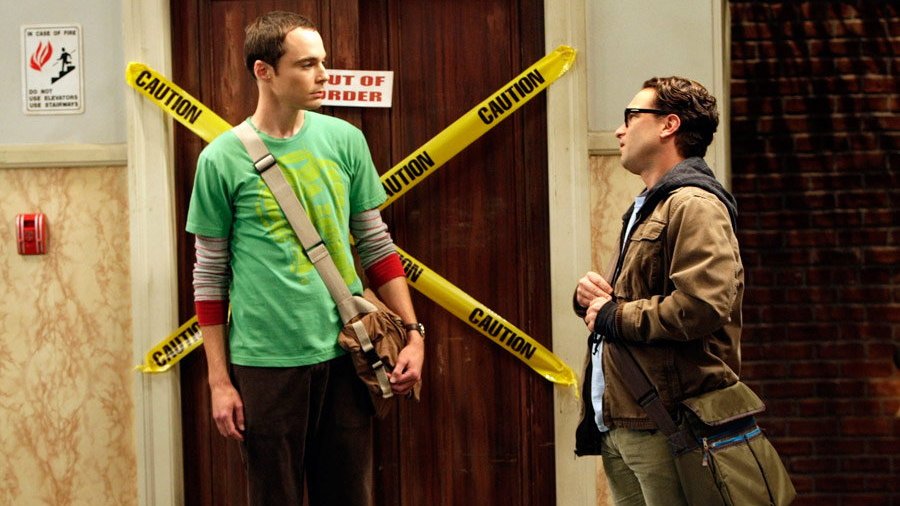 Jim Parsons i Johnny Galecki w serialu "Teoria wielkiego podrywu"