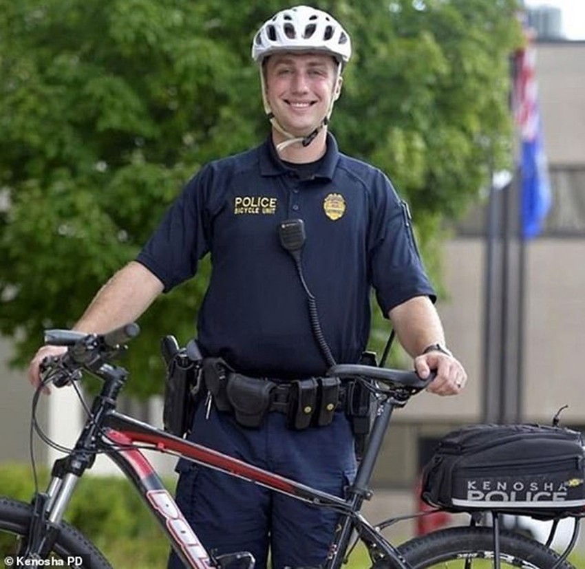 Rusten Šeski, policajac koji je pucao na Blejka