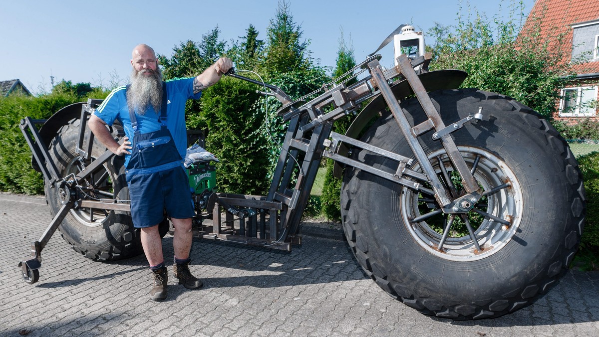 GERMANY CURIOSITIES HEAVIEST BIKE  (Heaviest bicycle in the world)