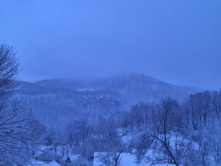 msQk9kqTURBXy8yYzYzMTc4NDhjMDU0ZTljNjljMzQ1NzNjY2Y5ODMxOC5qcGVnkZMCzQHCAN4AAqEwBaExAg (MAPA) NAJNOVIJE UPOZORENJE RHMZ U ovom delu Srbije temperatura sutra pada na skoro -20 STEPENI! Popaljeni meteoalarmi zbog OPASNOG VREMENA, slede temperaturni ŠOKOVI