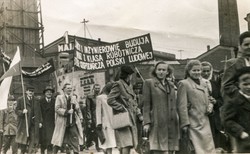 Pięć komunistycznych ustaw wciąż działa. Odwołują się do PRL i stalinowskiej konstytucji