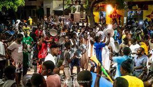 Concert-de-casserole à Dakar