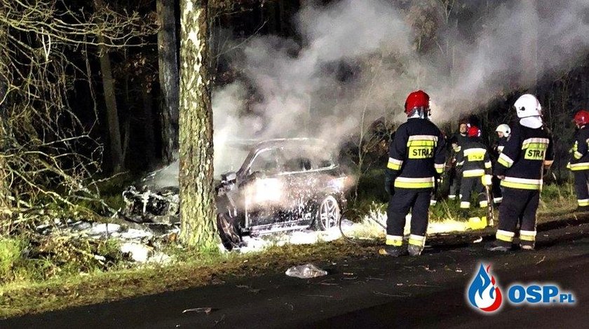 Przerażający wpadek mercedesa. Auto zapaliło się jak pochodnia