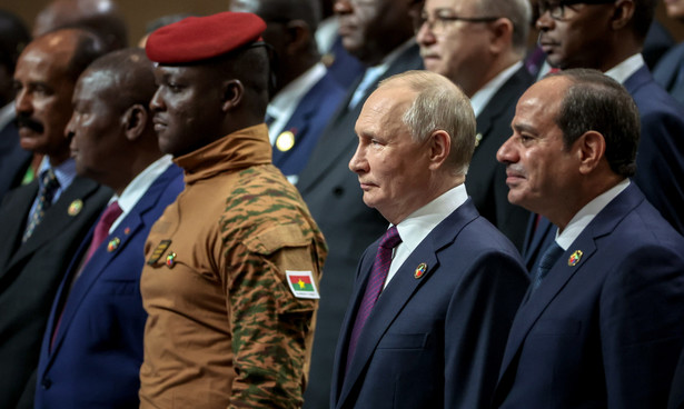 Władimir Putin wśród uczestników szczytu Rosja-Afryka w Petersburgu