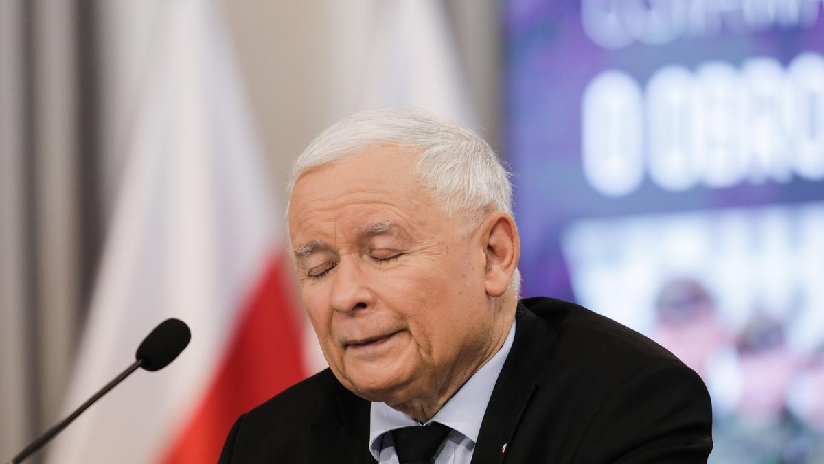 Jarosław Kaczyński podczas prezentacji założeń ustawy o obronie ojczyzny