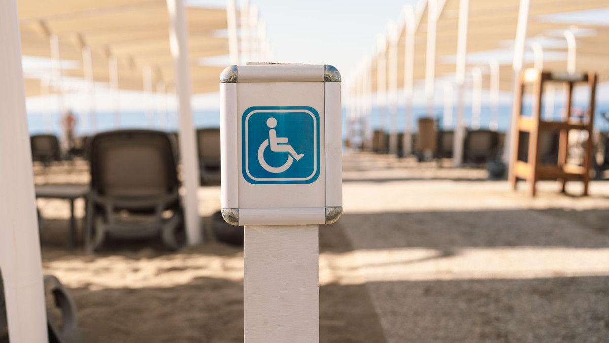 Plaże nad Bałtykiem dla osób z niepełnosprawnością. Gdzie znajdziesz ułatwienia?