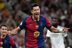 Lewandowski z asystą i golem, Szczęsny z czerwoną kartką, Barcelona z Superpucharem
