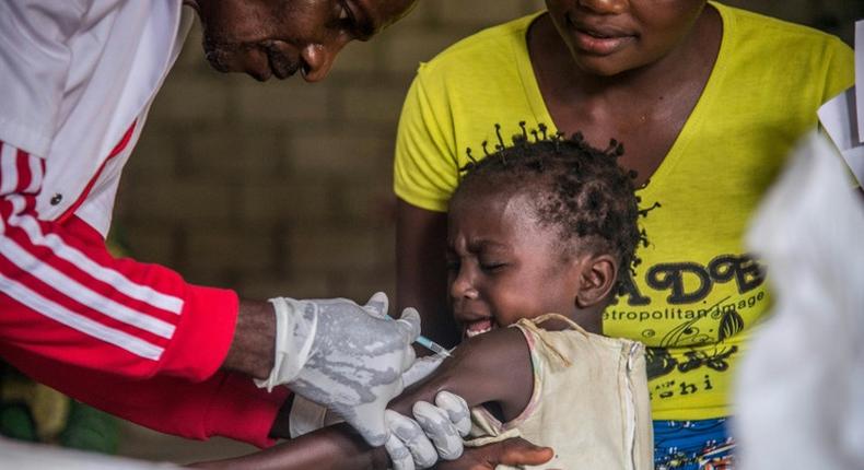 Les experts ont noté que les programmes de vaccination systématique qui sauvent des vies dans les pays en développement doivent être protégés pendant la réponse et la récupération du COVID-19 [AFP]