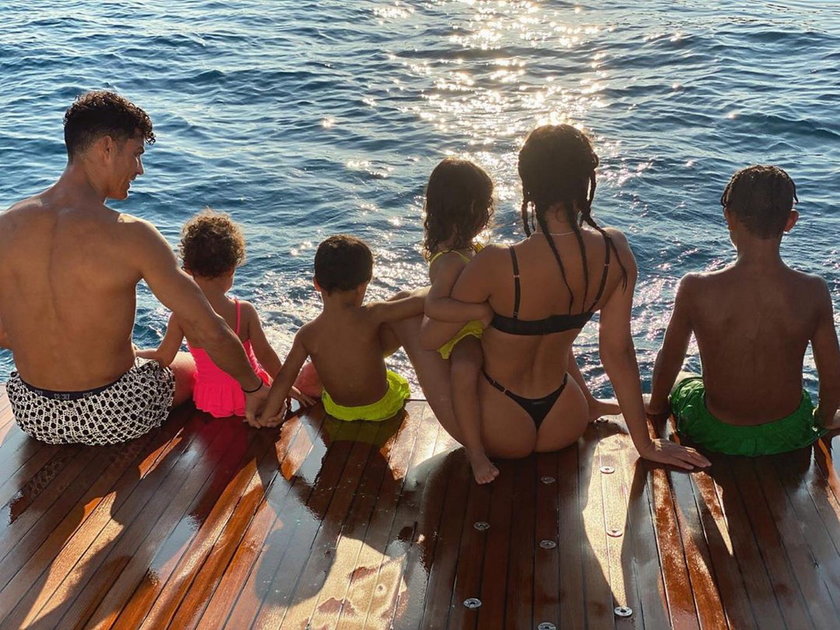 Georgina Gomez i Cristiano Ronaldo z dziećmi