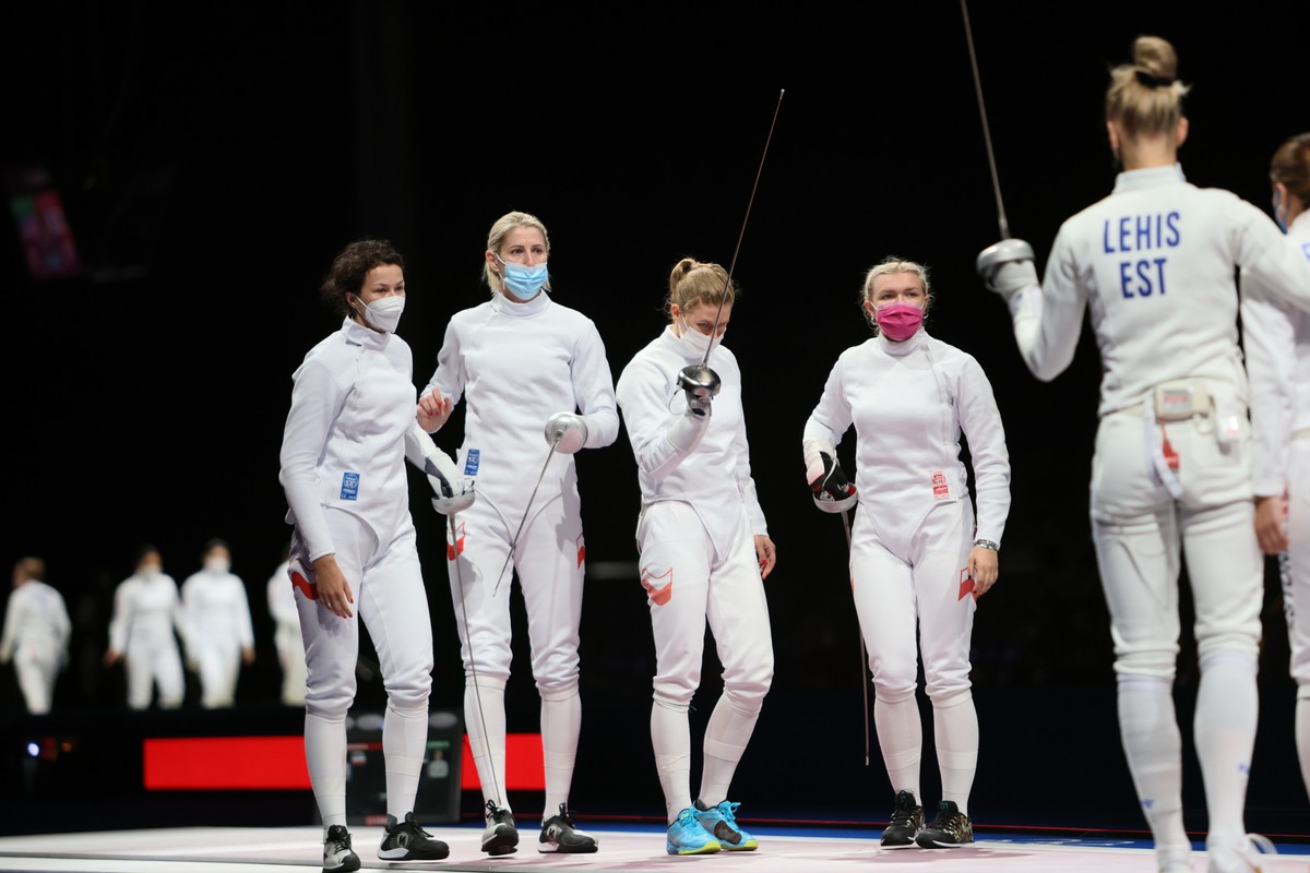 Polskie szpadzistki, w składzie (od lewej): Renata Knapik-Miazga, rezerwowa Magdalena Piekarska-Twardochel, Ewa Trzebińska i Aleksandra Jarecka
