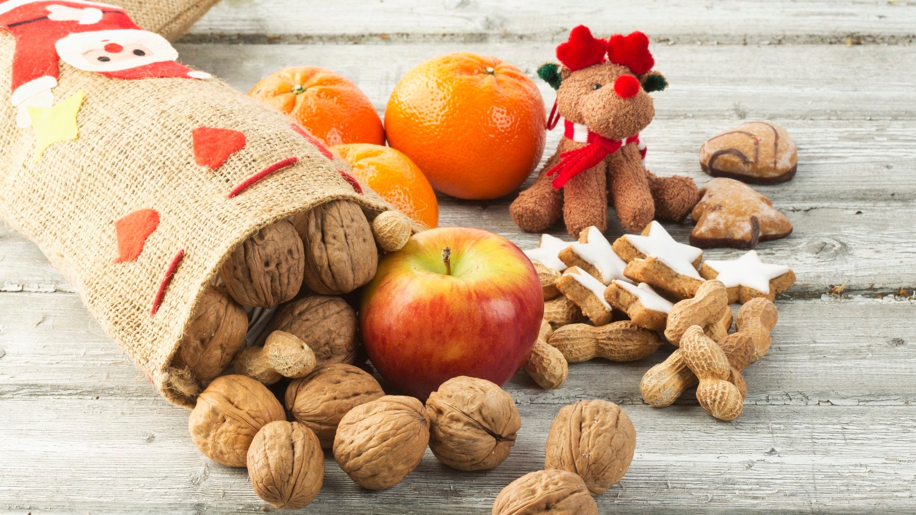 V dnešnej dobe máme nepreberné množstvo možností, ako pripraviť deťom sladkého, chutného, no stále zdravého Mikuláša - teda mikulášsky balíček - nechajte sa inšpirovať, čo doň vložiť, čomu sa naopak vyhýbať