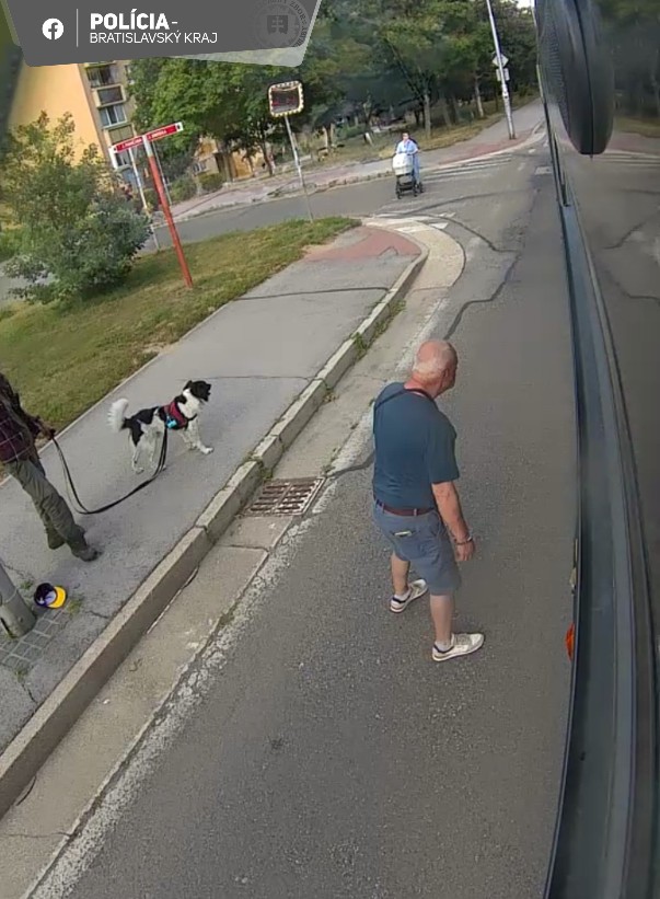 Polícia hľadá svedkov nehody, ktorá sa stala na Eisnerovej ulici v Bratislave.