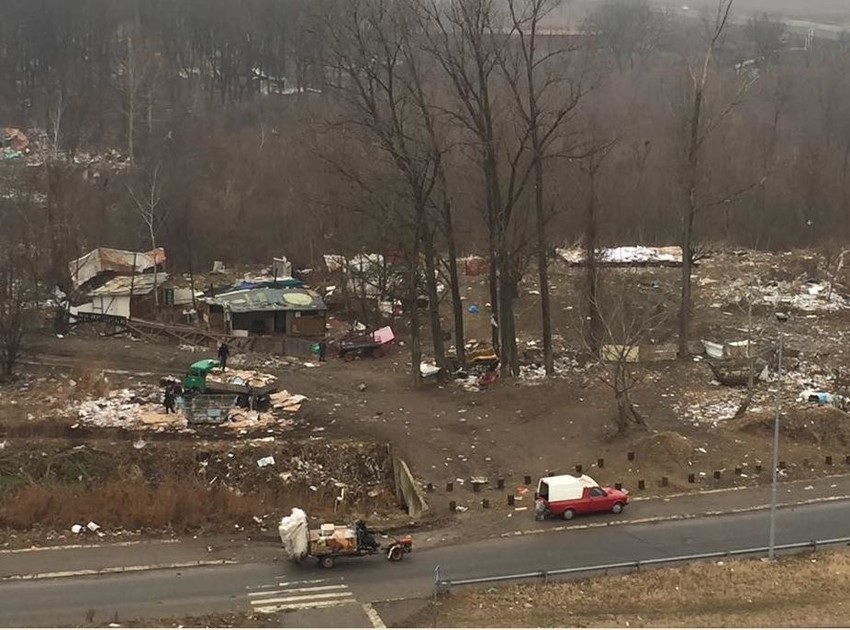Kamioni ulaze u naselje uprkos stubićima
