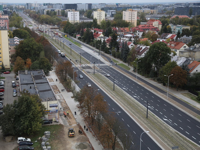 Drogowcy otworzyli dwie jezdnie ulicy Wołoskiej. Do dyspozycji kierowców są trzy pasy w każdym kierunku na odcinku od Woronicza do Racławickiej