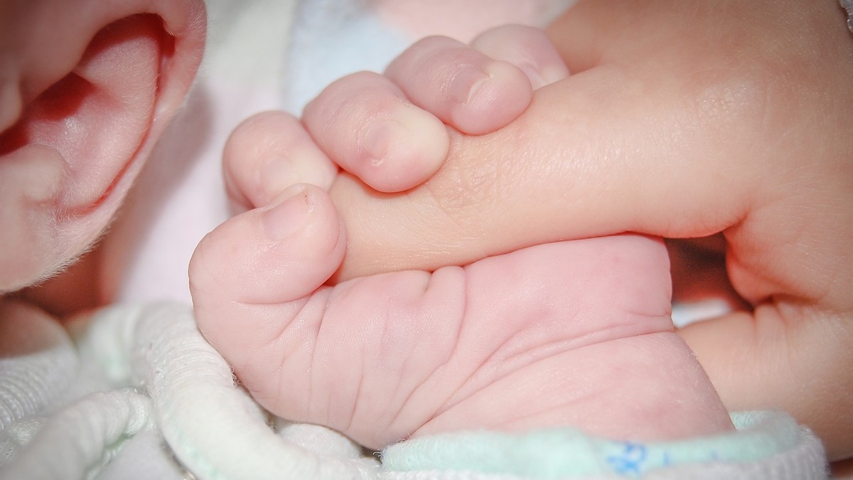 12 ezer babának kéne megszületnie egy éven belül, különben nagyon sok pénzt bukhatnak a magyar családok