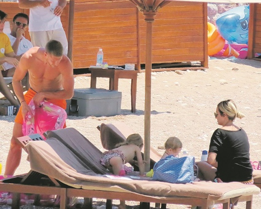 Rajković ležaljke na plaži plaća 160 evra