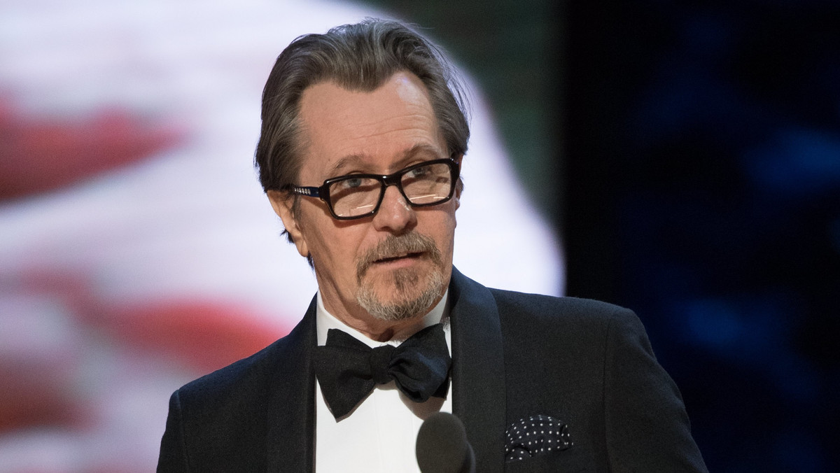 Gary Oldman otrzymał Oscara dla najlepszego aktora za rolę w filmie "Czas mroku". Laureat statuetki zagrał Winstona Churchilla.