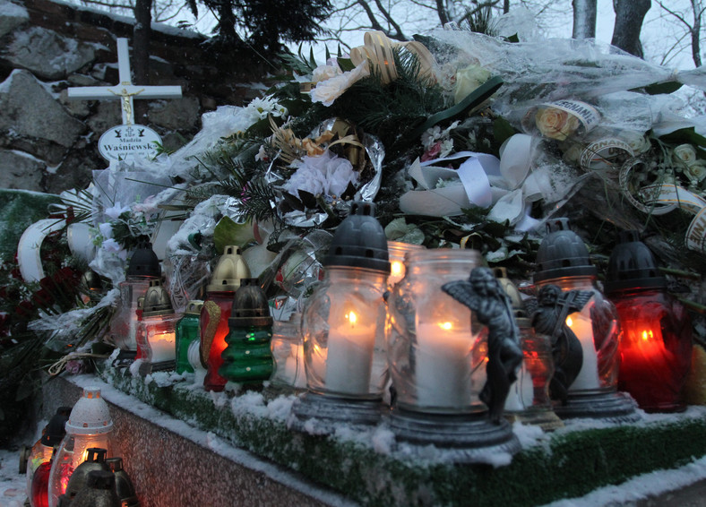 Grób tragicznie zmarłej Magdy z Sosnowca w dniu pogrzebu - 15 lutego 2012 r. 