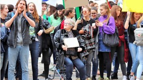 Metropolie młodych i starzejąca się błyskawicznie Polska powiatowa. Demografia uderza w wioski i miasteczka