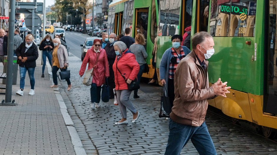 Choć żadne badania tego nie potwierdzały, komunikacja miejska jest przez ludzi postrzegana w kontekście wirusa jako niebezpieczna