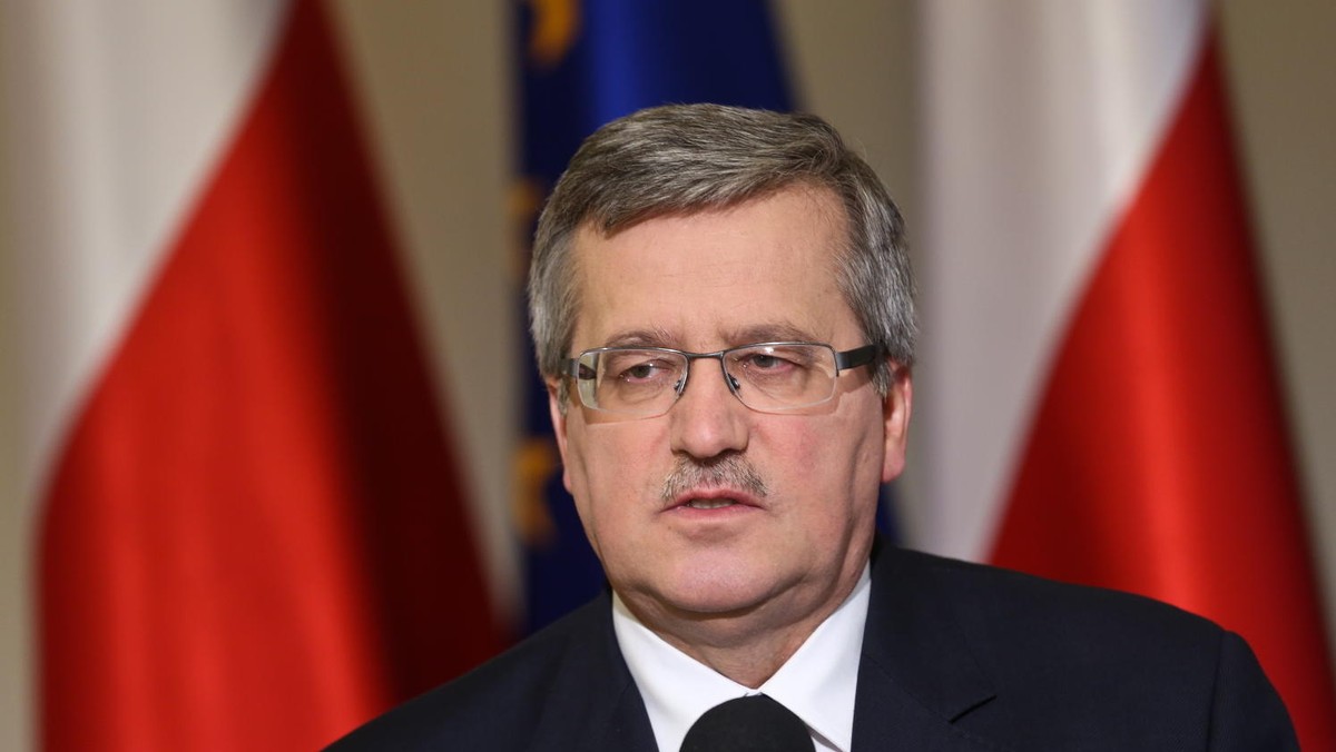 Prezydent Bronisław Komorowski podpisał w czwartek ustawę Prawo pocztowe - poinformowała prezydencka kancelaria. Ustawa, która wchodzi w życie 1 stycznia 2013 r., liberalizuje rynek pocztowy, znosi np. monopol Poczty Polskiej na listy lżejsze niż 50 g.