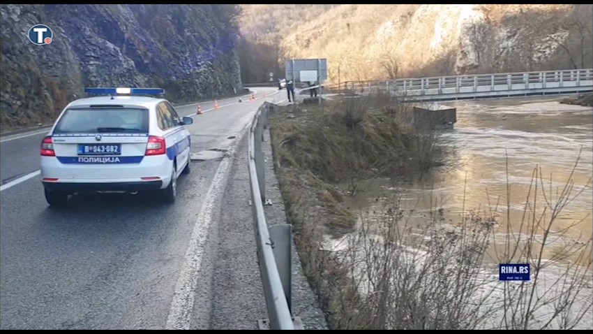 Automobil sleteo u Lim