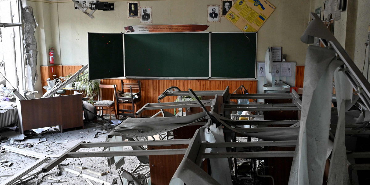 Rosjanie, bombardując szkoły, przedszkola i szpitale, chcą odebrać Ukrainie przyszłość. 