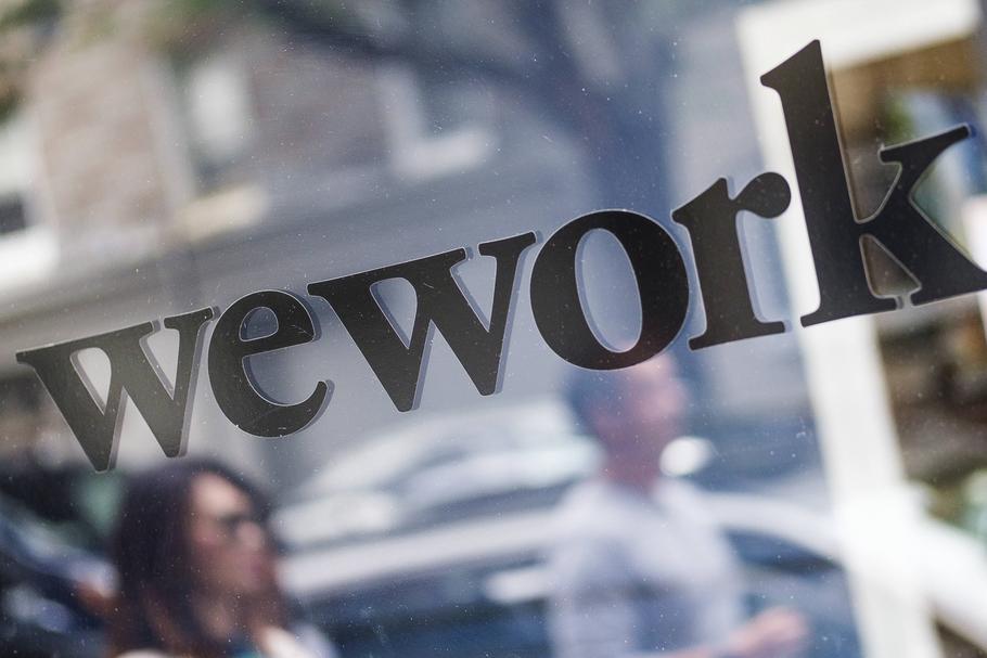 WeWork musiało odwołać debiut giełdowy, a fundusze zmusiły założyciela do rezygnacji z kierowania firmą