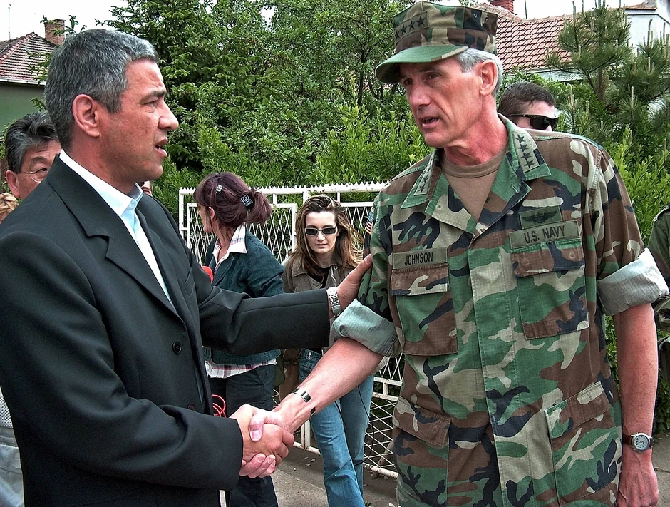 Nakon martovskog pogroma Srba 2004. godine postao je oslonac hiljadama koje su uprkos svemu ostale na KiM