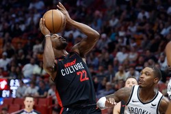 Liga NBA. Butler dał popis w 3 kwarcie. Joe trafił 7 na 7 rzutów za 3 punkty