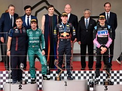 Na ciele tęcza, na twarzy - cierpienie. Media komentują pojawienie się księżnej Charlene na zawodach F1 [FOTO]