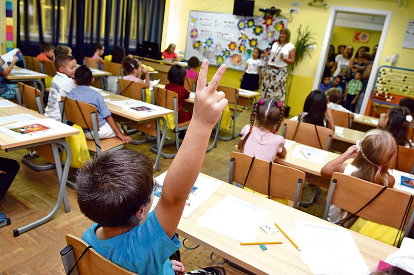 Novi đaci u klupama