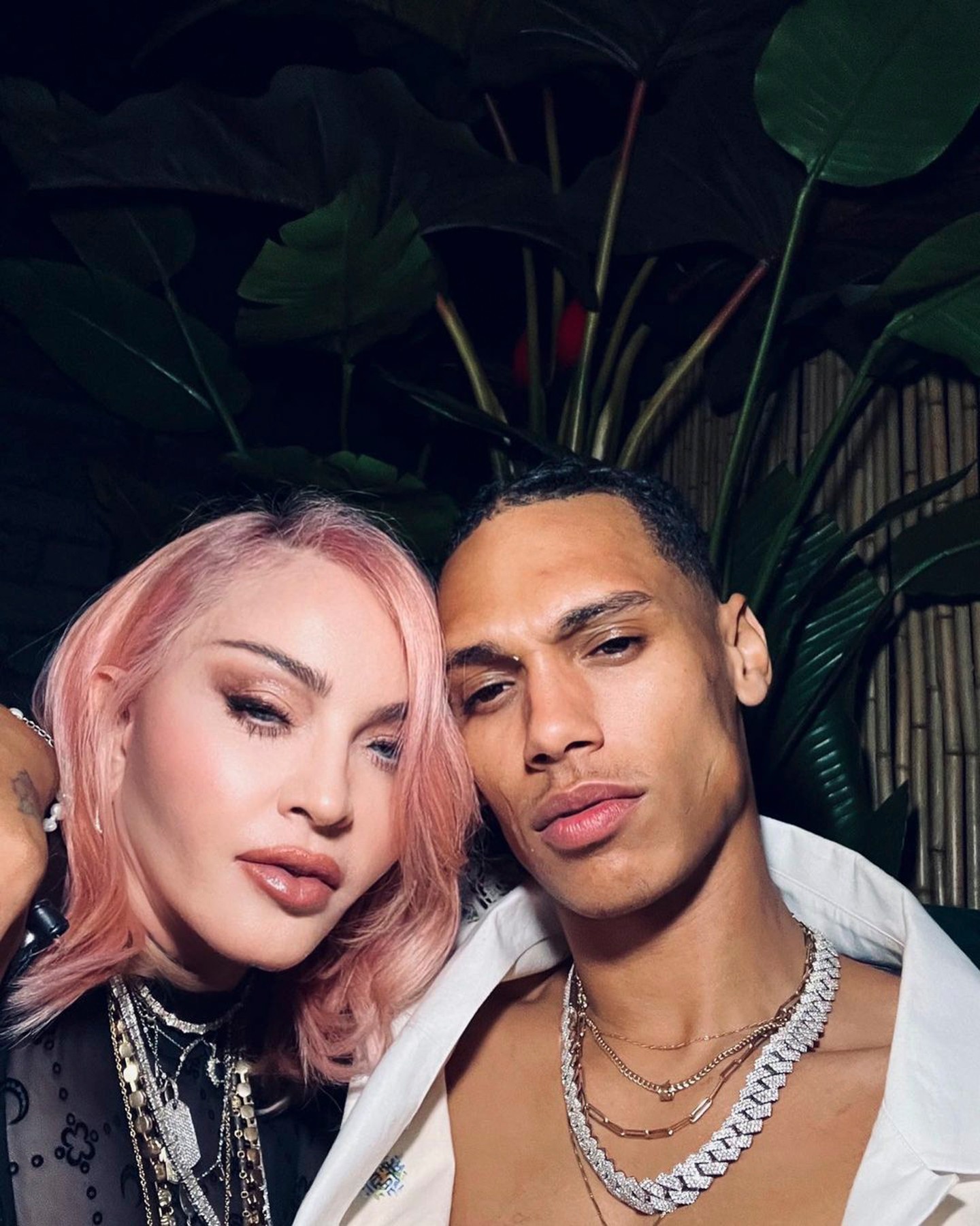 Speváčka Madonna a model Andrew Darnell.