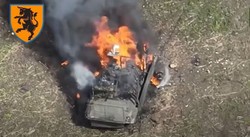 Rosyjski atak zmasakrowany w deszczu ognia. Mocne nagranie z frontu