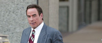 John Travolta jako Robert Shapiro