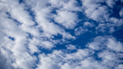 Időjárás ma: a felhős idő mellett hózáporok is kialakulhatnak – Még ne búcsúzzunk a télikabátoktól 