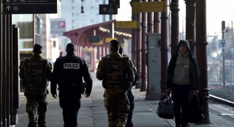 Man, said to shout Allahu Akbar, knifes Munich rail passengers